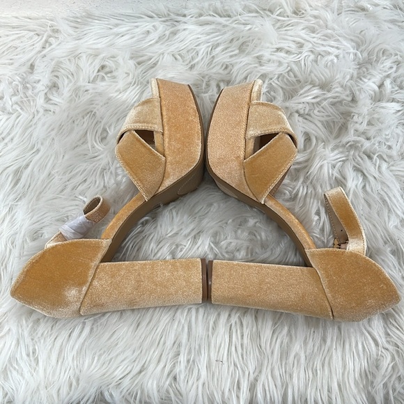 LULUS Crushest Champagne Velvet Rhinestone Ankle Strap Chunky Heels Size 10 NEW - Picture 10 of 16